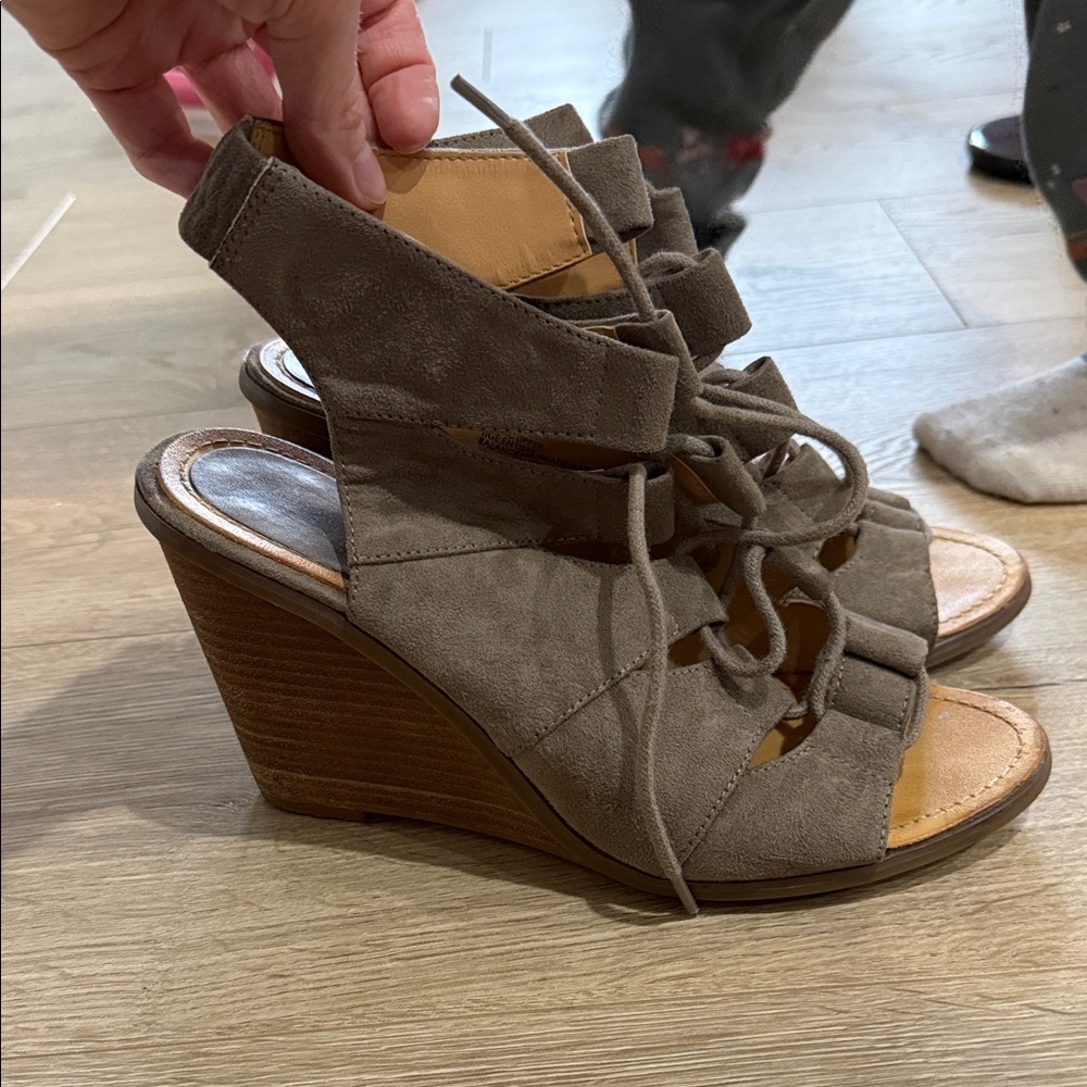 Melrose and Market Taupe Wedge Sandals